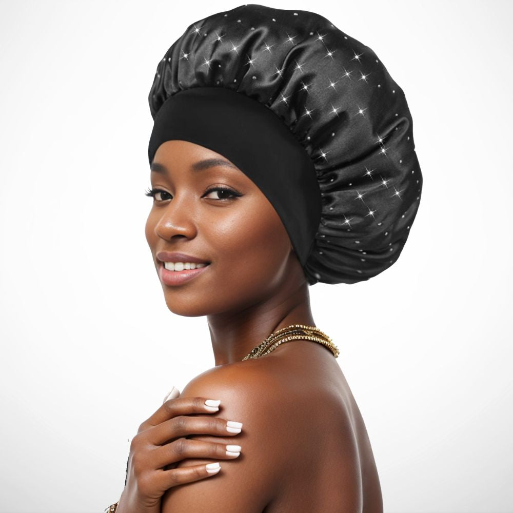 Mely Nachtmütze – Weicher Satin mit Strassverzierungen