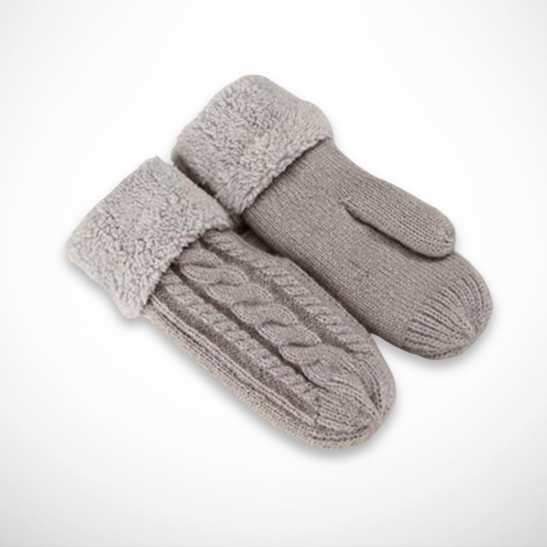 Célie twisted mittens – Knitted softness and winter warmth