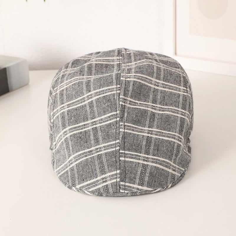casquette grise à carreaux