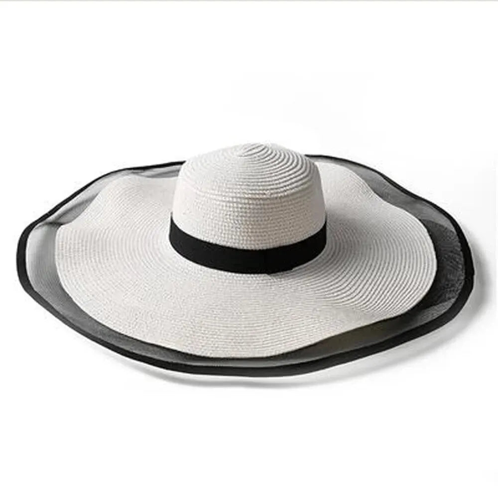 chapeau de paille blanc et bord en tulle