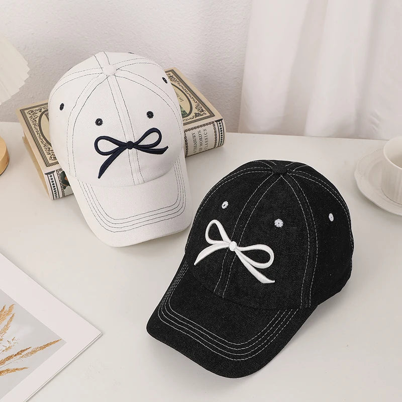 casquettes blanche et noire douce ligne