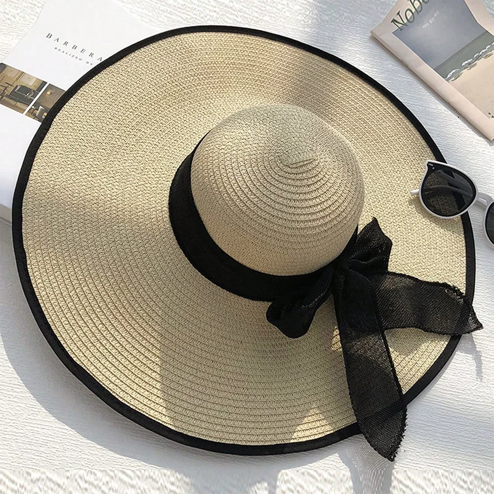 chapeau de paille à bord noir