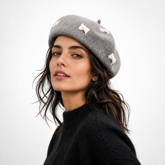 Béret Evelina – Béret en feutre de laine à petits nœuds