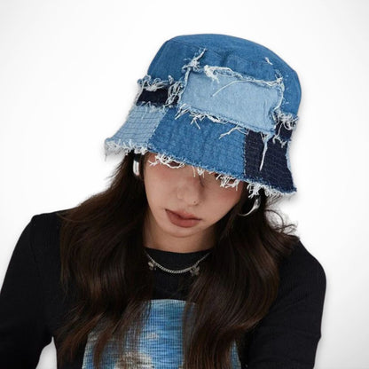 Bob Fray – Fischerhut aus Denim mit ausgefranstem Saum im lässigen Stil
