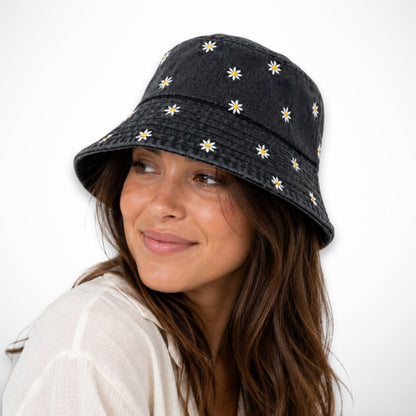 Bob Margot – bob en denim brodé de petites fleurs