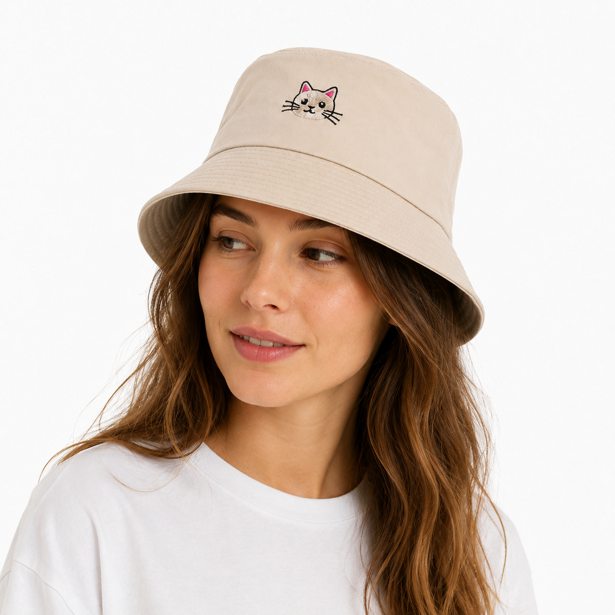 Bob Yumi – bob pastel brodé d'un petit chat