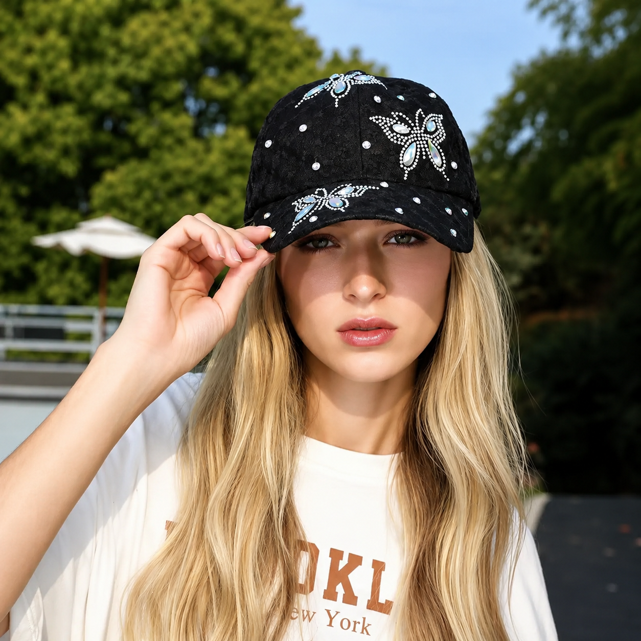 Casquette Papillia – bestickte Spitzenkappe mit Schmetterlingen