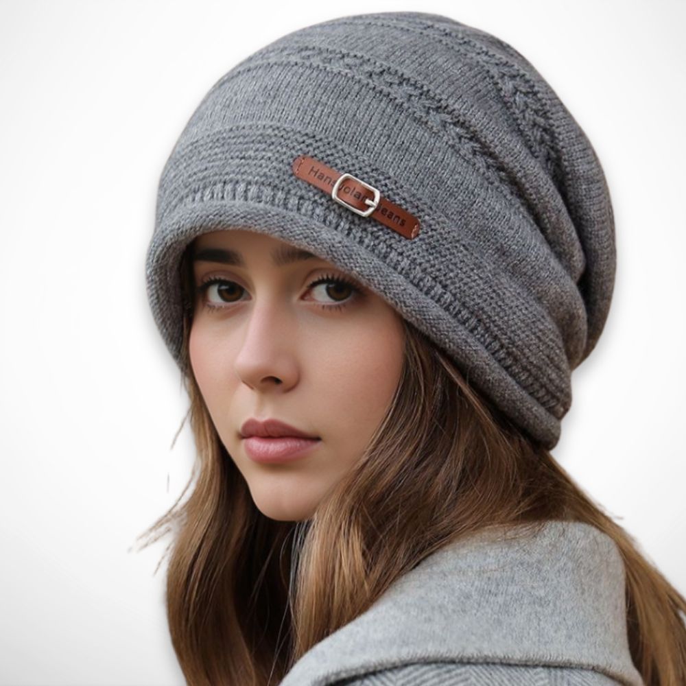 Épure Slouchy Beanie – Rippstrick und Schlaufendetails