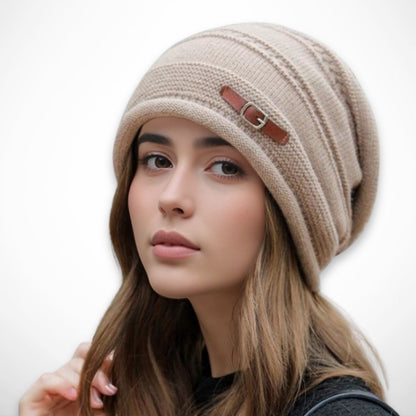 Épure Slouchy Beanie – Rippstrick und Schlaufendetails