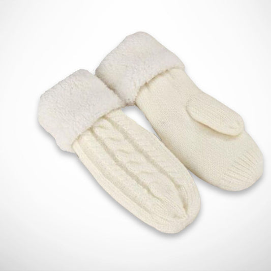 Célie twisted mittens – Knitted softness and winter warmth