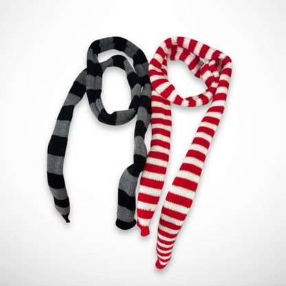 Tove-Schal mit schmalen Streifen – Weicher, grafischer zweifarbiger Strick