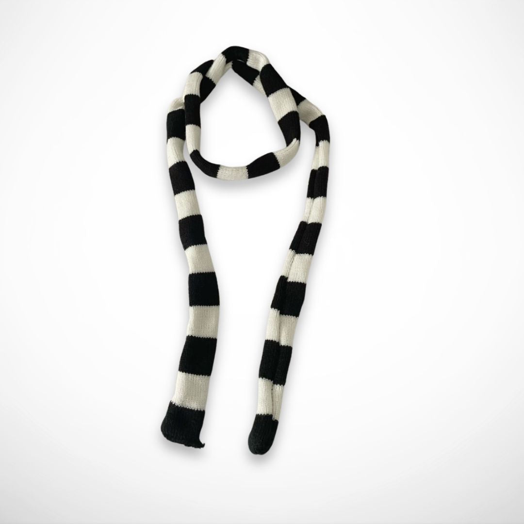 Écharpe étroite rayée Tove – Maille bicolore douce et graphique