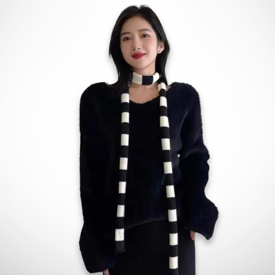 Écharpe étroite rayée Tove – Maille bicolore douce et graphique